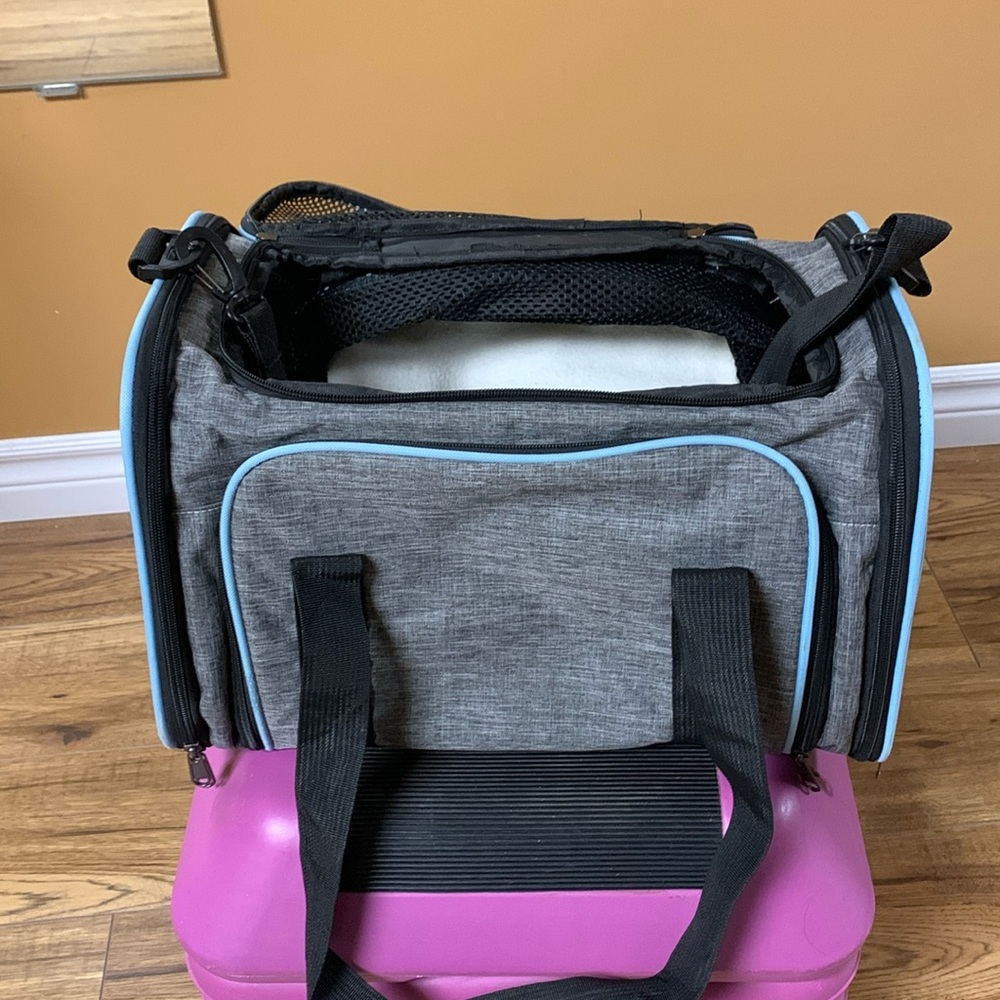 Portable foldable grey pet carrier with lambs wool insert